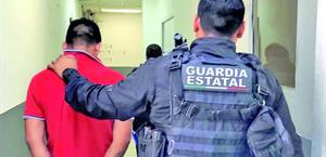 Atrapan a sujeto; intentaba robar mercancía de tienda