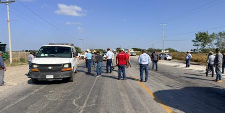 Productores del Valle de San Fernando bloquean carretera Victoria-Matamoros