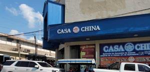 Autoridades inspeccionan  mercancías de comercios