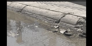 Desperdician cientos de litros de agua por fuga
