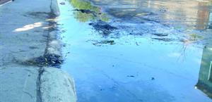 Desperdician cientos de litros de agua por fuga