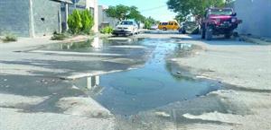 Inunda a ‘El Rosario’ fuga de aguas negras