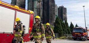 Bomberos encuentran decenas de cuerpos tras incendio en complejo residencial de Hong Kong