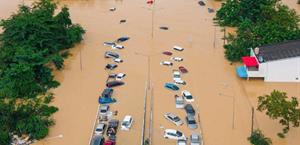 Cifra de muertos por inundaciones en Tailandia llega a 145; menor nivel de agua revela devastación