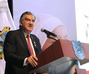 Becas para que médicos se queden en Tamaulipas