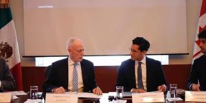 Recibe INM a paisanos