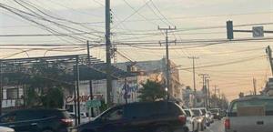 Otra vez, fallas en semáforos inteligentes causan caos vial