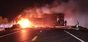 Choque e incendio de tráileres deja saldo mortal en carretera Tampico-Victoria