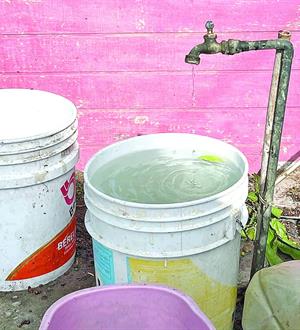 La crisis de agua afecta a cientos de familias