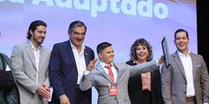 Premia Américo Villarreal a los jóvenes y deportistas