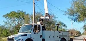 Rehabilitan el alumbrado en la colonia Ribereña