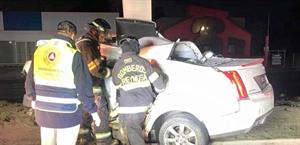 Prensados y lesionados dos jóvenes en choque