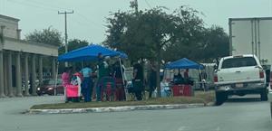 Caen ventas por causa del frío y lluvias: tianguistas