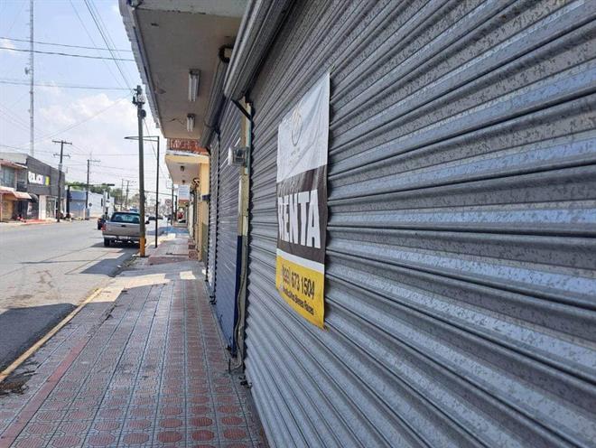 Cierran negocios por exceso de impuestos