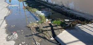 Fuga de agua potable sigue desatendida por Comapa