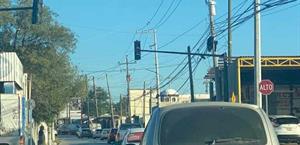 Falla de semáforos provocan caos vial