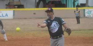 Secundaria 10 avanza a la final al doblegar 15-5 a los Pisporros