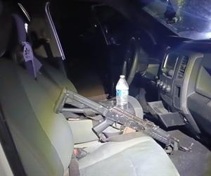 Guardia Estatal decomisa camioneta y AK-47 en operativo nocturno