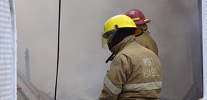 Fuego consume vivienda de 2 pisos en Río Bravo