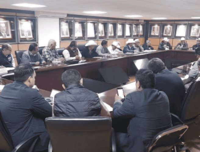 Transportistas amagan con cerrar carreteras, casetas y puentes