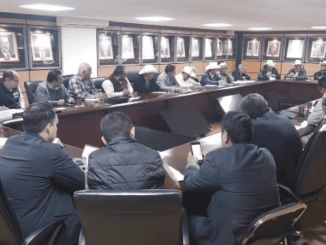 Transportistas amagan con cerrar carreteras, casetas y puentes