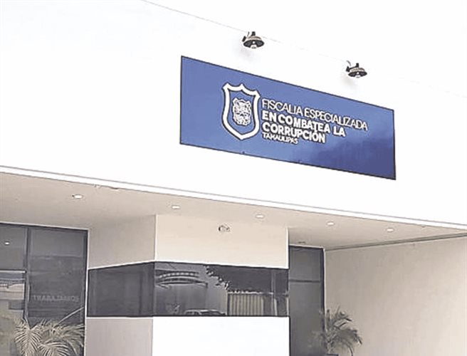 Van contra exfuncionarios