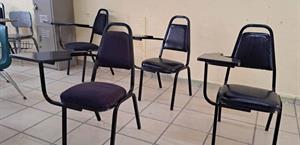 Solucionan problema de pupitres en la Club 20-30