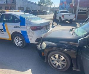 Patrulla de Tránsito choca en centro de Río Bravo; hay una agente lesionada