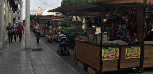 Cumplen comercios tres años de crisis