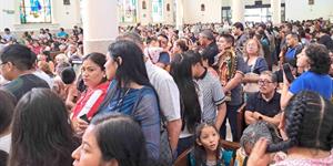 Honra multitud a la virgen Guadalupana
