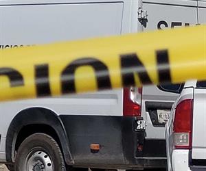 Investigadores encuentran a un hombre sin vida en vivienda