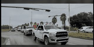 Agentes investigadores llevan regalos a niños de la Nopalera