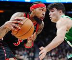Celtics vencen a unos Raptors en mala racha