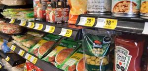 Temen trabajadores alza en cascada de alimentos