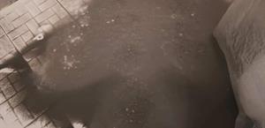 Llega agua con lodo; contamina domicilios