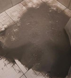 Llega agua con lodo; contamina domicilios