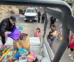Llevan regalos a niños en la colonia Nopalera Llevan regalos a niños en la colonia Nopalera