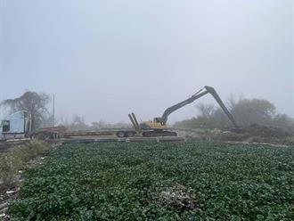 Inicia limpieza del Rodhe ante llegada de agua para riegos