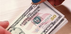 Peso mexicano entre las monedas que más ganan frente al billete verde