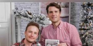 Hijo del actor René Strickler será de nuevo papá con su esposo