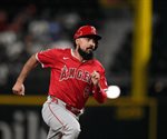 Anthony Rendón  reestructura contrato  con los Angelinos