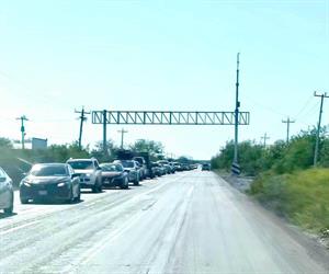 Largas filas en carreteras de Tamaulipas por regreso de paisanos a EU