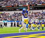Lanza Stafford 4 pases de TD y los Rams ganan