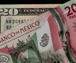 Peso mexicano pierde terreno frente al dólar; se deprecia 0.24%