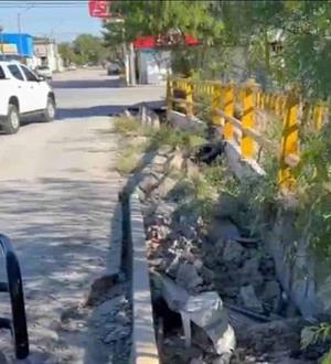 Se cae a pedazos puente vehicular en Las Fuentes
