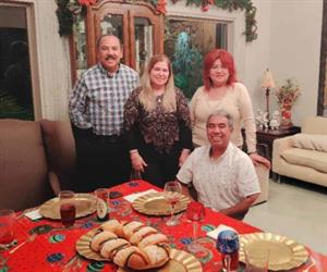 Partieron su Rosca de Reyes Partieron su Rosca de Reyes