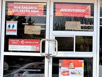 Intriga cierre masivo de Oxxos; puertas presentan cadena y candado
