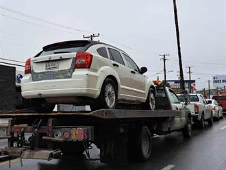 Suspenden a tránsitos hacer arrastre de autos