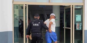 Sorprenden a vándalo afuera de concatedral