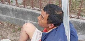 ¡Lo amarran de un poste!